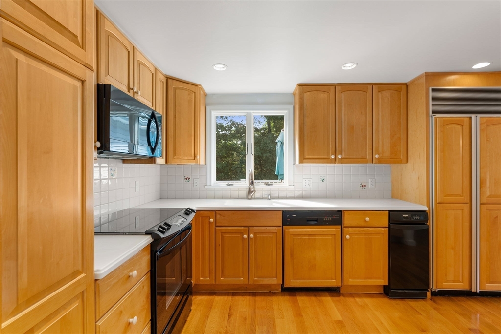 114 Albemarle Road Norwood, MA 02062 - Photo 4 of 42