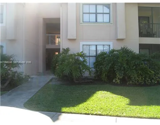 $2,400 | 15610 Southwest 105th Lane, Unit 605, Miami, FL 33196