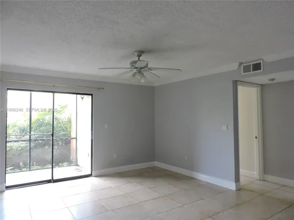 $2,400 | 15610 Southwest 105th Lane, Unit 605, Miami, FL 33196