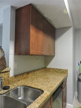 $2,400 | 15610 Southwest 105th Lane, Unit 605, Miami, FL 33196