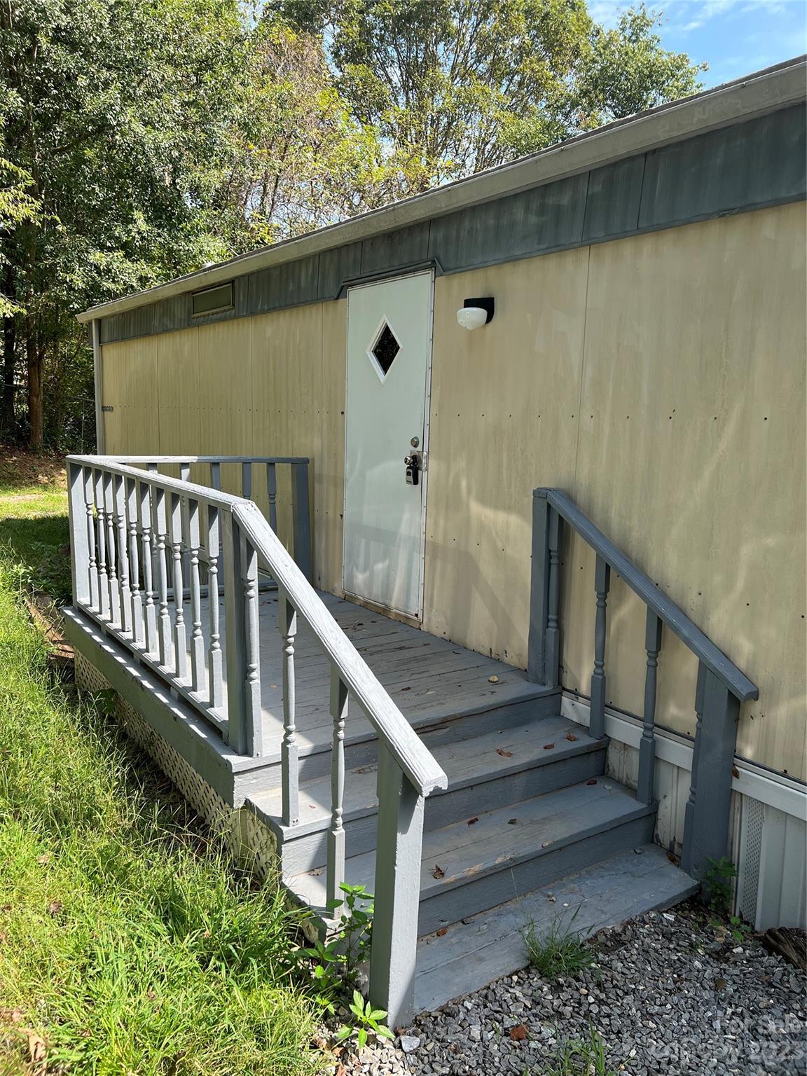 1640 Falls Road Valdese, NC 28690 - Photo 17 of 18 Gallery Image 17