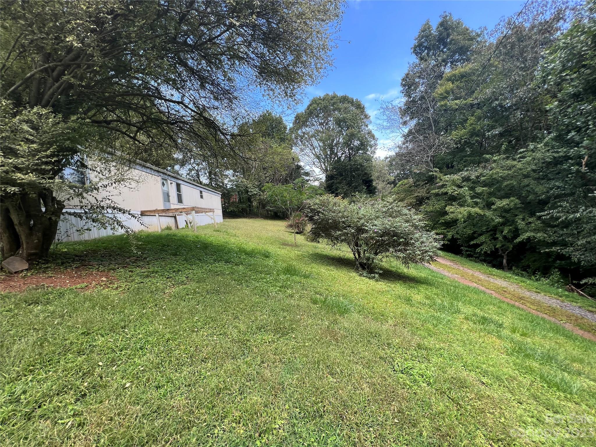 1640 Falls Road Valdese, NC 28690 - Photo 3 of 18 Gallery Image 3