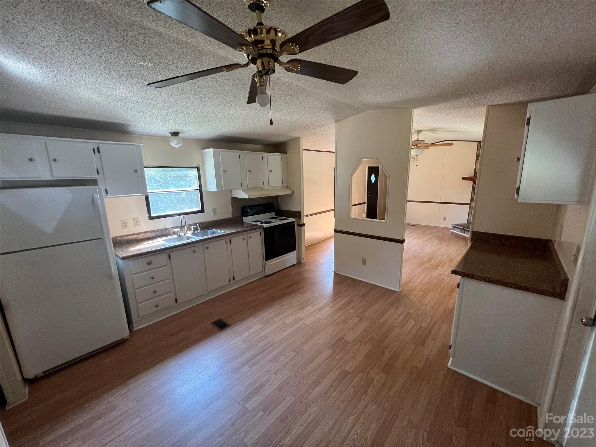 1640 Falls Road Valdese, NC 28690 - Photo 4 of 18 Gallery Image 4