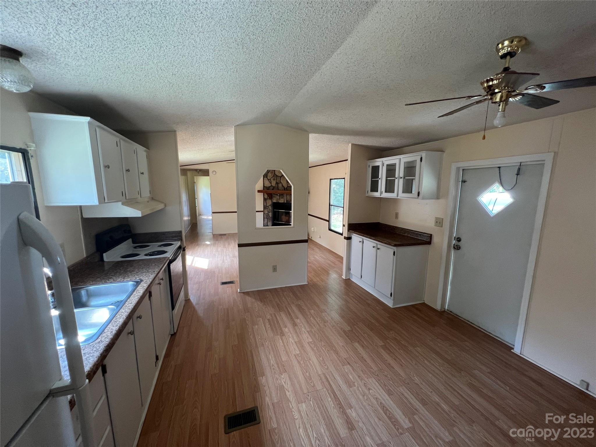 1640 Falls Road Valdese, NC 28690 - Photo 5 of 18 Gallery Image 5