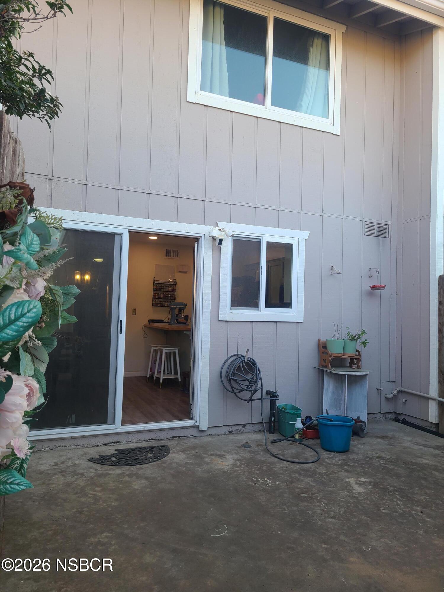 1011 West Walnut Avenue Lompoc, CA 93436 - Photo 21 of 30 1011 back patio1