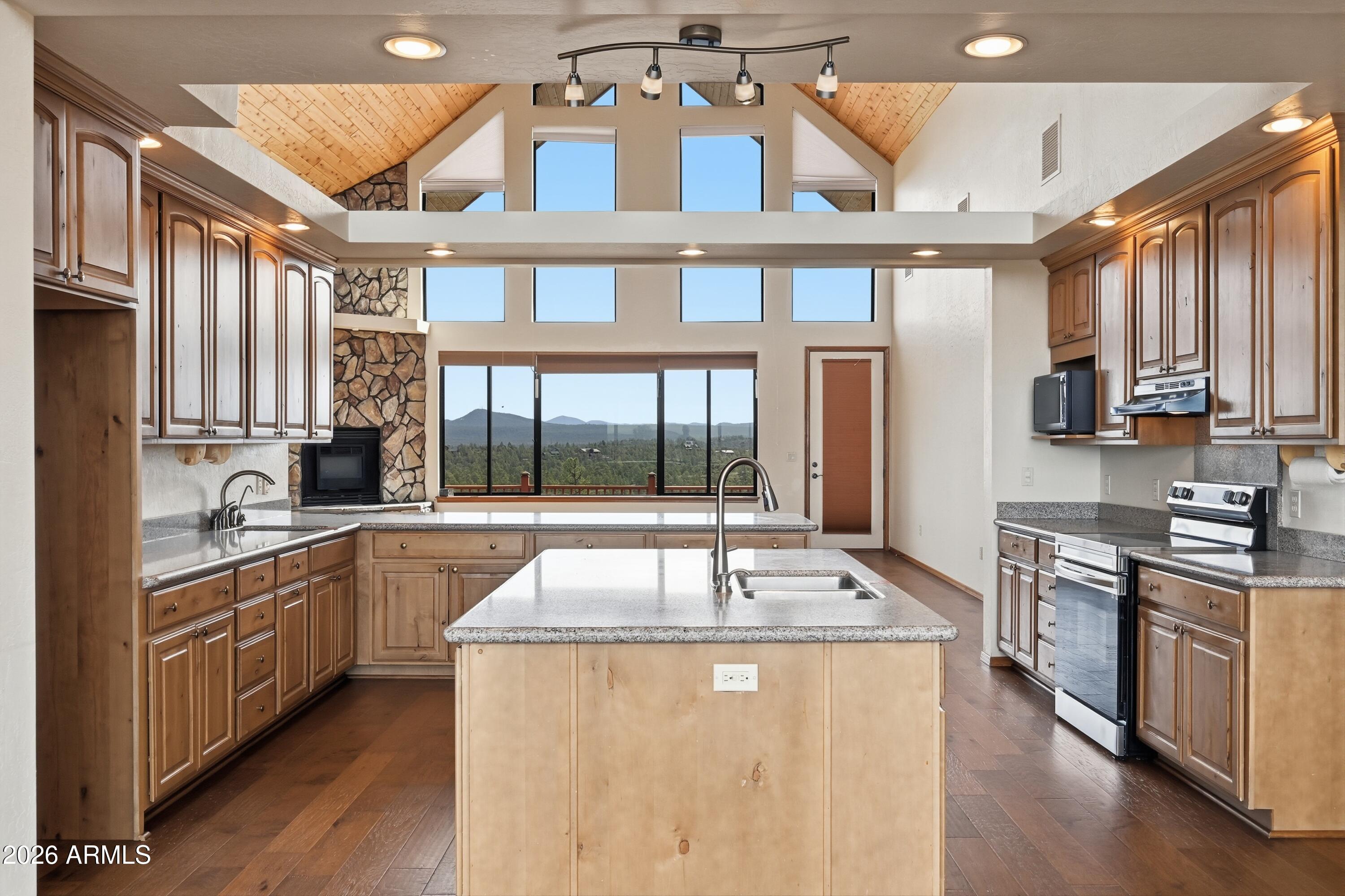 1561 South Canyon Ridge Trail Show Low, AZ 85901 - Photo 11 of 60 11_nkn_6159