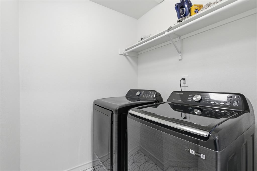 9112 Shiloh Road Dallas, TX 75228 - Photo 18 of 23 a utility room with dryer and washer
