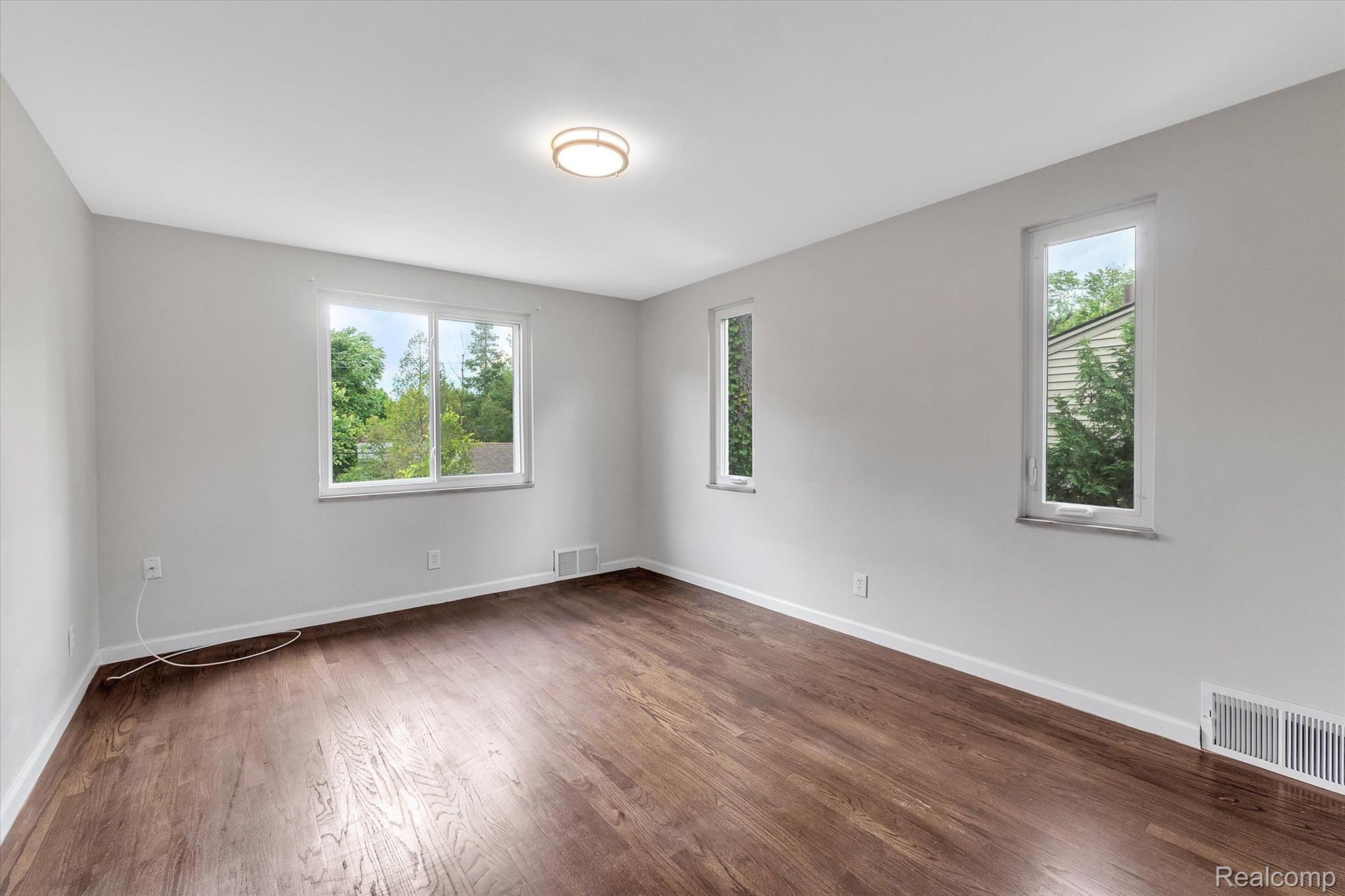 1058 Roslyn Road Grosse Pointe, MI 48236 - Photo 30 of 43 Bedroom