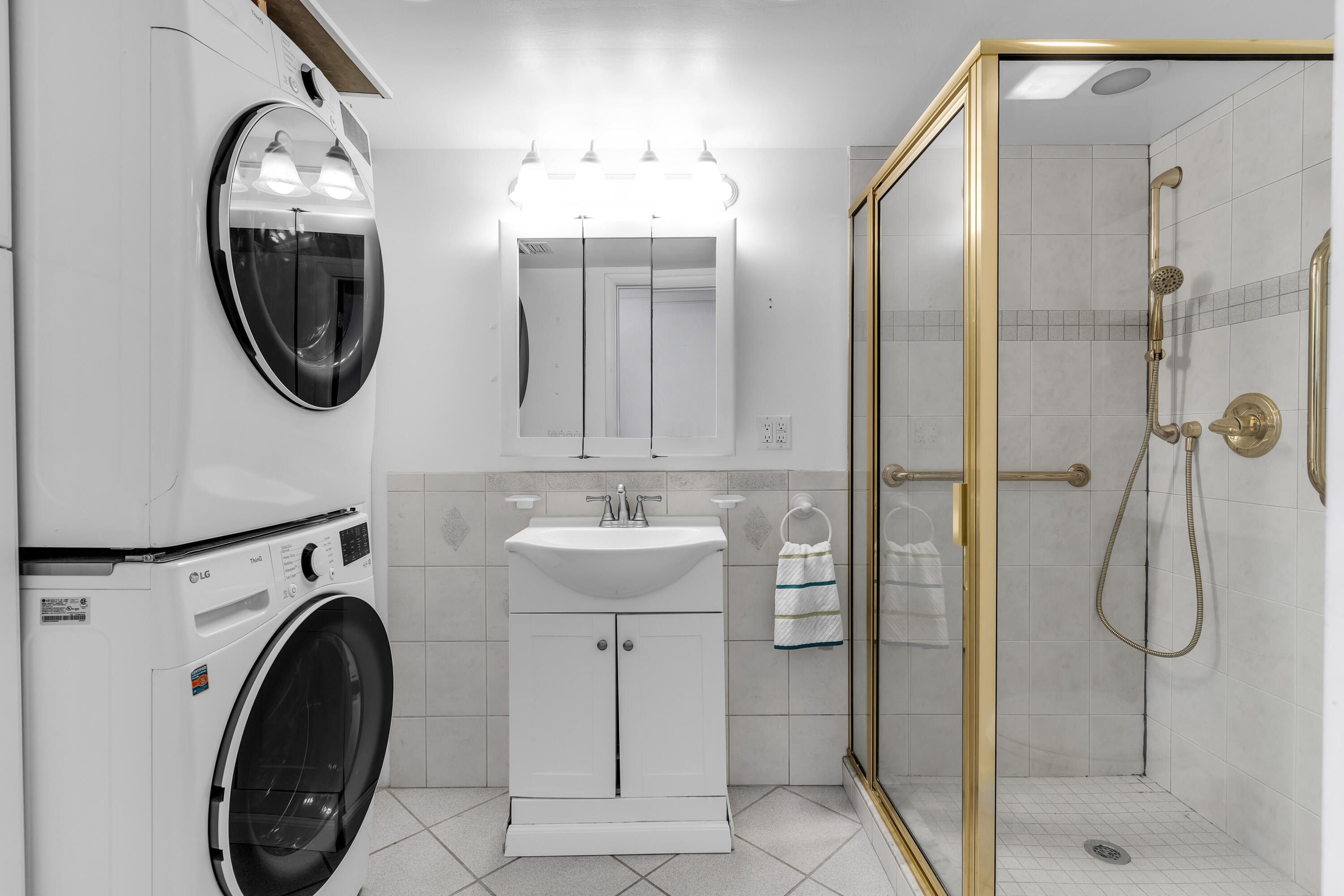 1502 Shaw Drive Key Largo, FL 33037 - Photo 26 of 42 a bathroom with a mirror a sink and a mirror