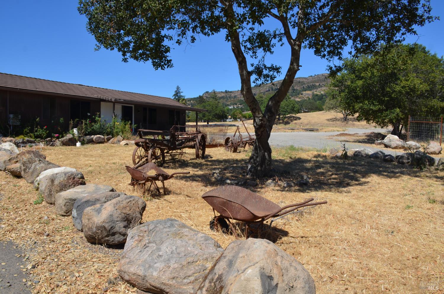 2186 Monticello Road Napa, CA 94558 - Photo 12 of 44