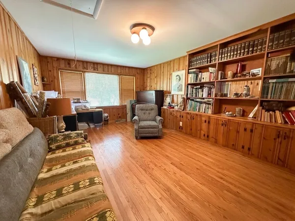 $525,000 | 1533 Crabtree Lane, Deerfield, IL 60015