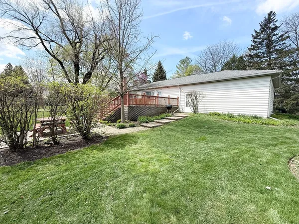 $525,000 | 1533 Crabtree Lane, Deerfield, IL 60015
