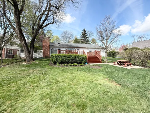 $525,000 | 1533 Crabtree Lane, Deerfield, IL 60015