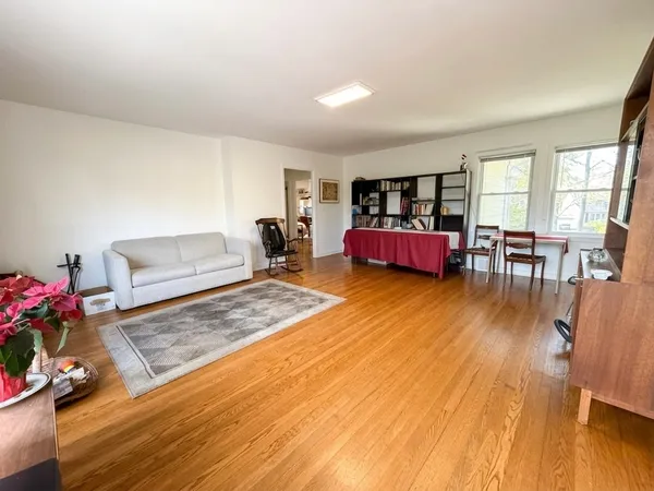 $525,000 | 1533 Crabtree Lane, Deerfield, IL 60015