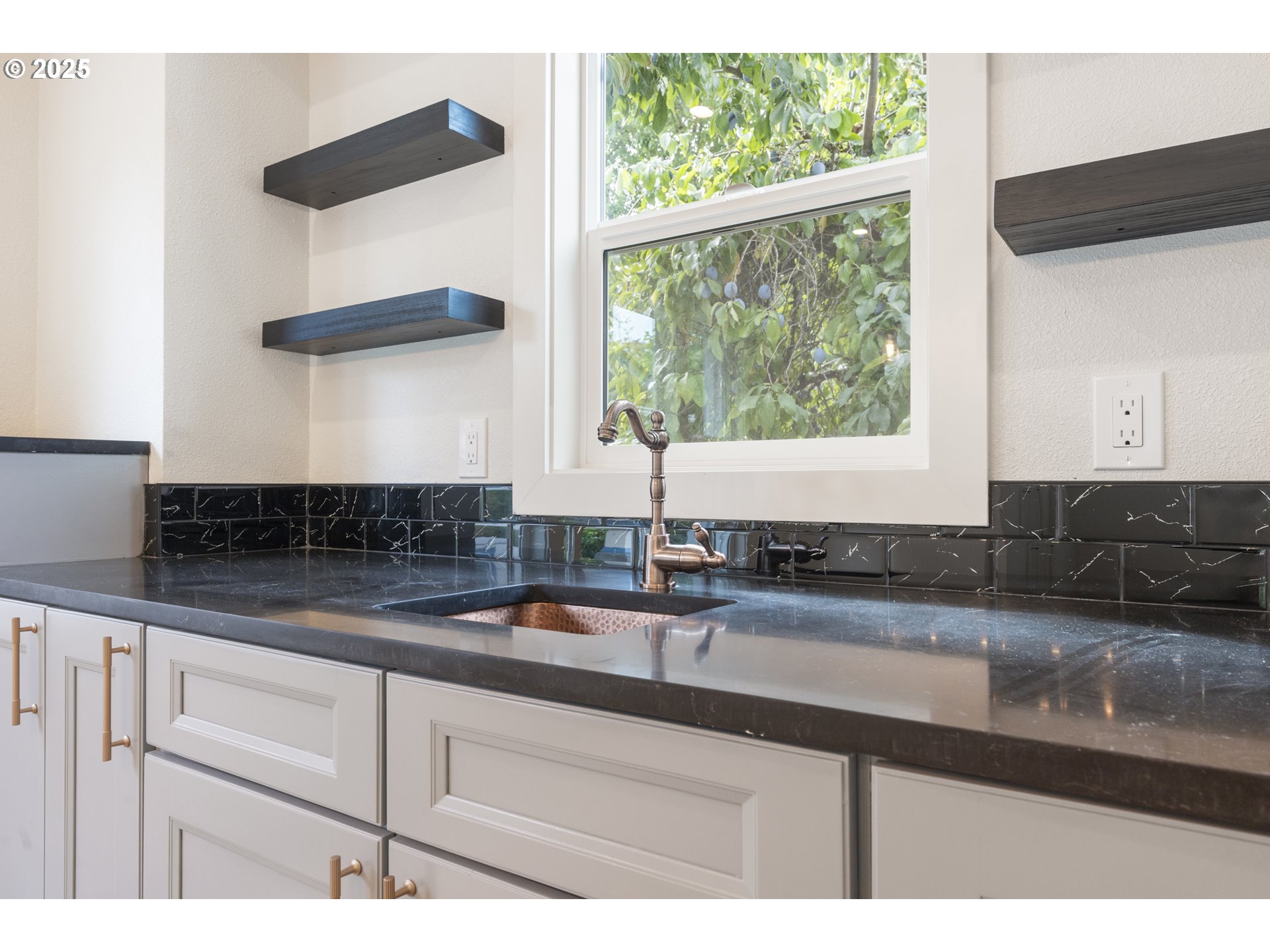 3564 Northeast Mathison Place Portland, OR 97212 - Photo 14 of 47