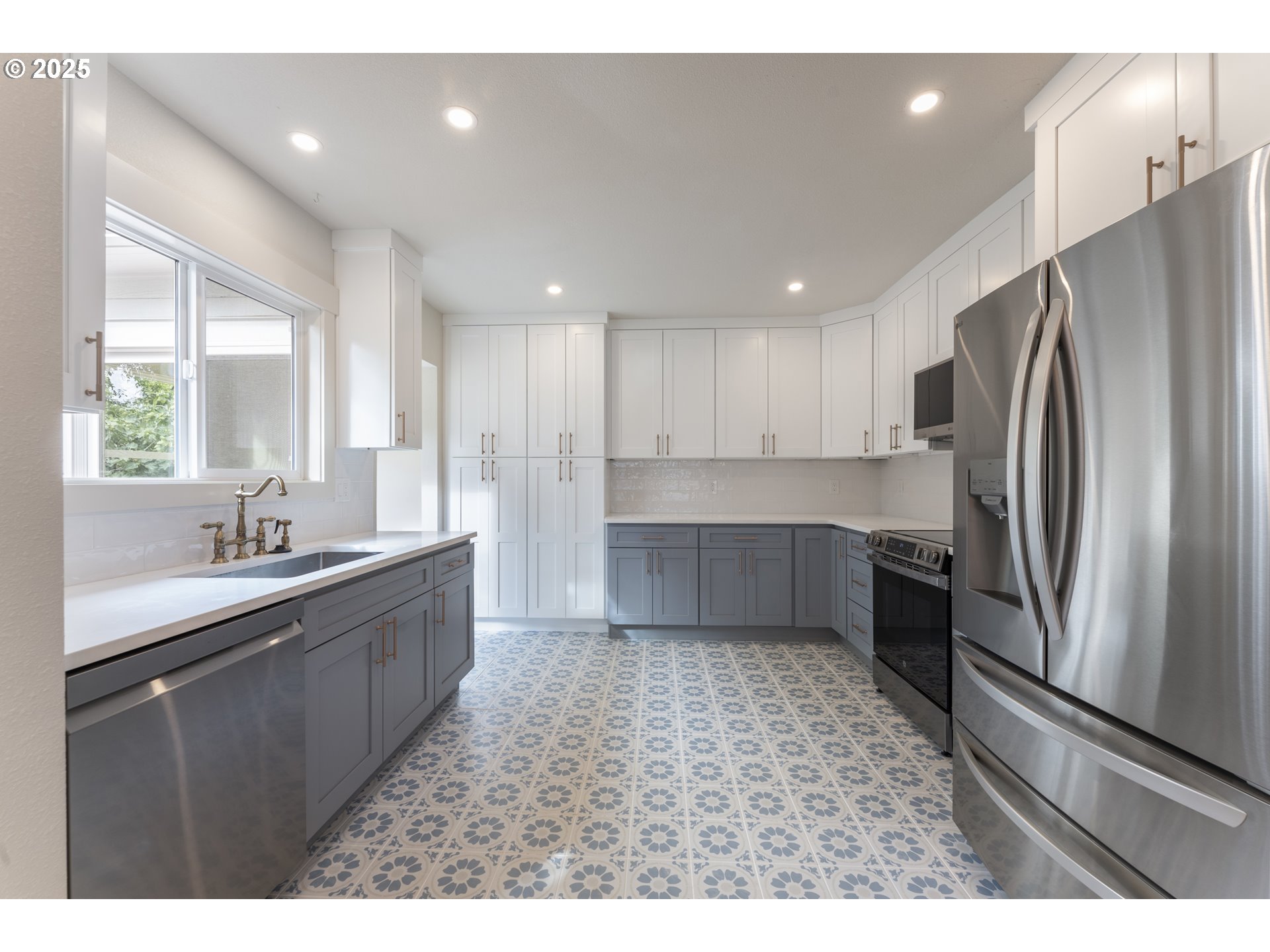 3564 Northeast Mathison Place Portland, OR 97212 - Photo 15 of 47