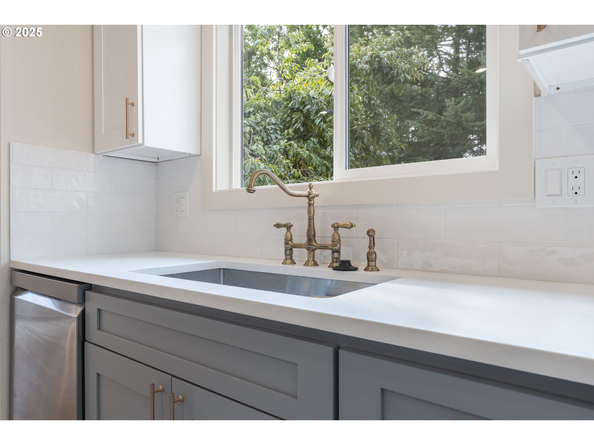 3564 Northeast Mathison Place Portland, OR 97212 - Photo 17 of 47