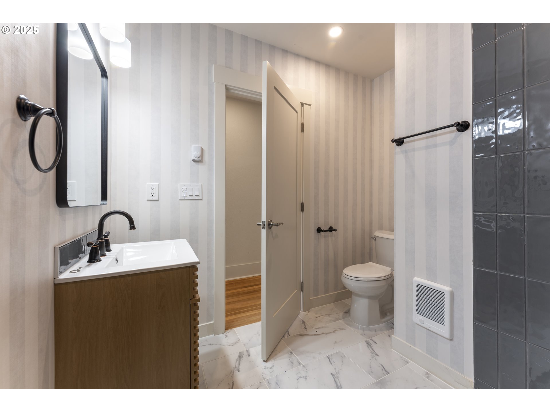 3564 Northeast Mathison Place Portland, OR 97212 - Photo 27 of 47