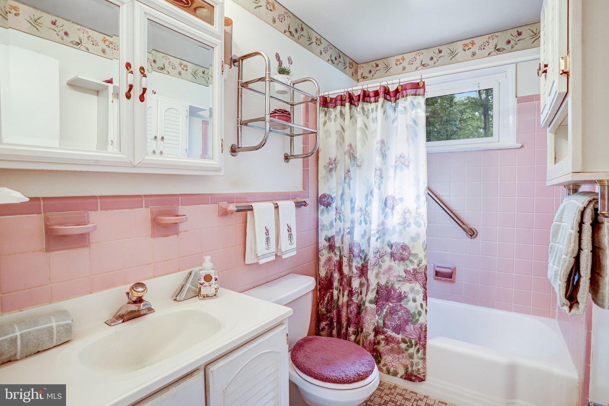12830 Oxon Road Herndon, VA 20171 - Photo 31 of 61 Bathroom to use for main level and 2 bedrooms