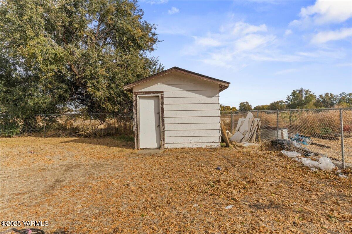 100 Gordon Lane Wapato, WA 98951 - Photo 11 of 19 a view of a house with a yard