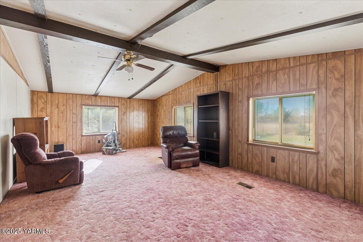 100 Gordon Lane Wapato, WA 98951 - Photo 12 of 19 a living room with furniture and a window