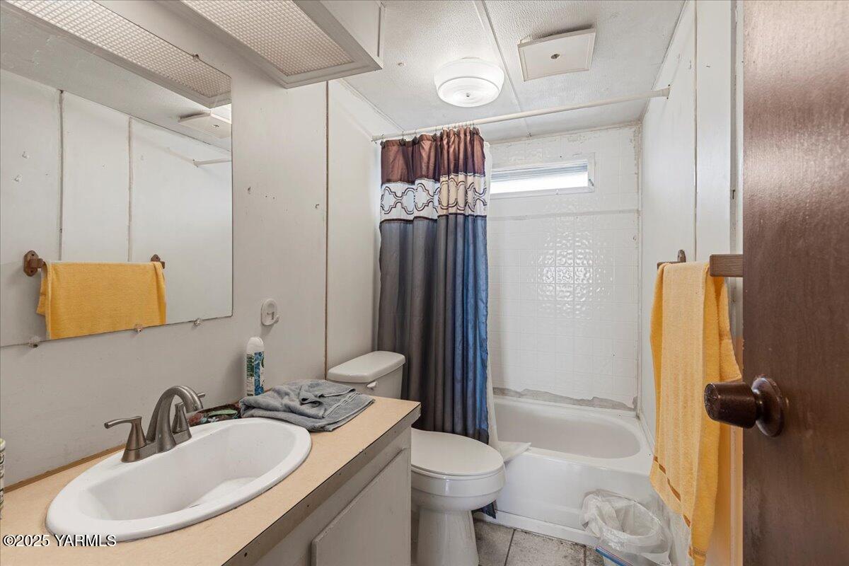 100 Gordon Lane Wapato, WA 98951 - Photo 17 of 19 a bathroom with a sink toilet and shower
