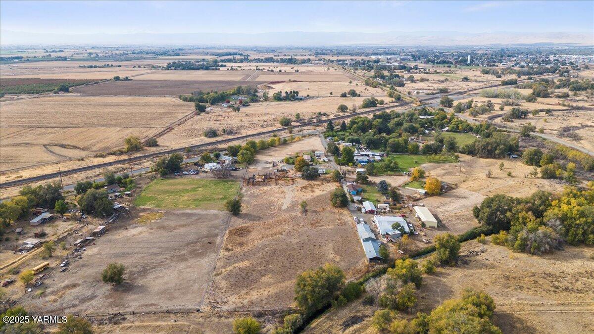 100 Gordon Lane Wapato, WA 98951 - Photo 9 of 19 an aerial view of a city