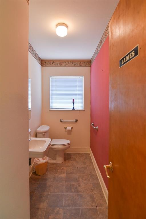4403 Phillips Drive Wichita Falls, TX 76308 - Photo 15 of 40 a bathroom with a toilet a sink and mirror