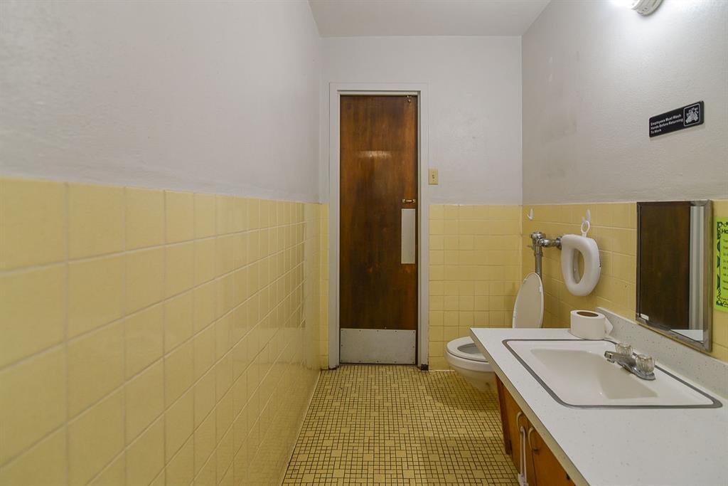 4403 Phillips Drive Wichita Falls, TX 76308 - Photo 31 of 40 a bathroom with a sink and a mirror