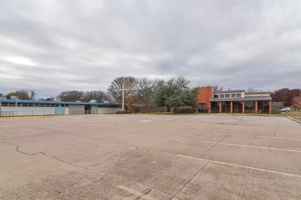 4403 Phillips Drive Wichita Falls, TX 76308 - Photo 40 of 40 a view of a terrace with skyline