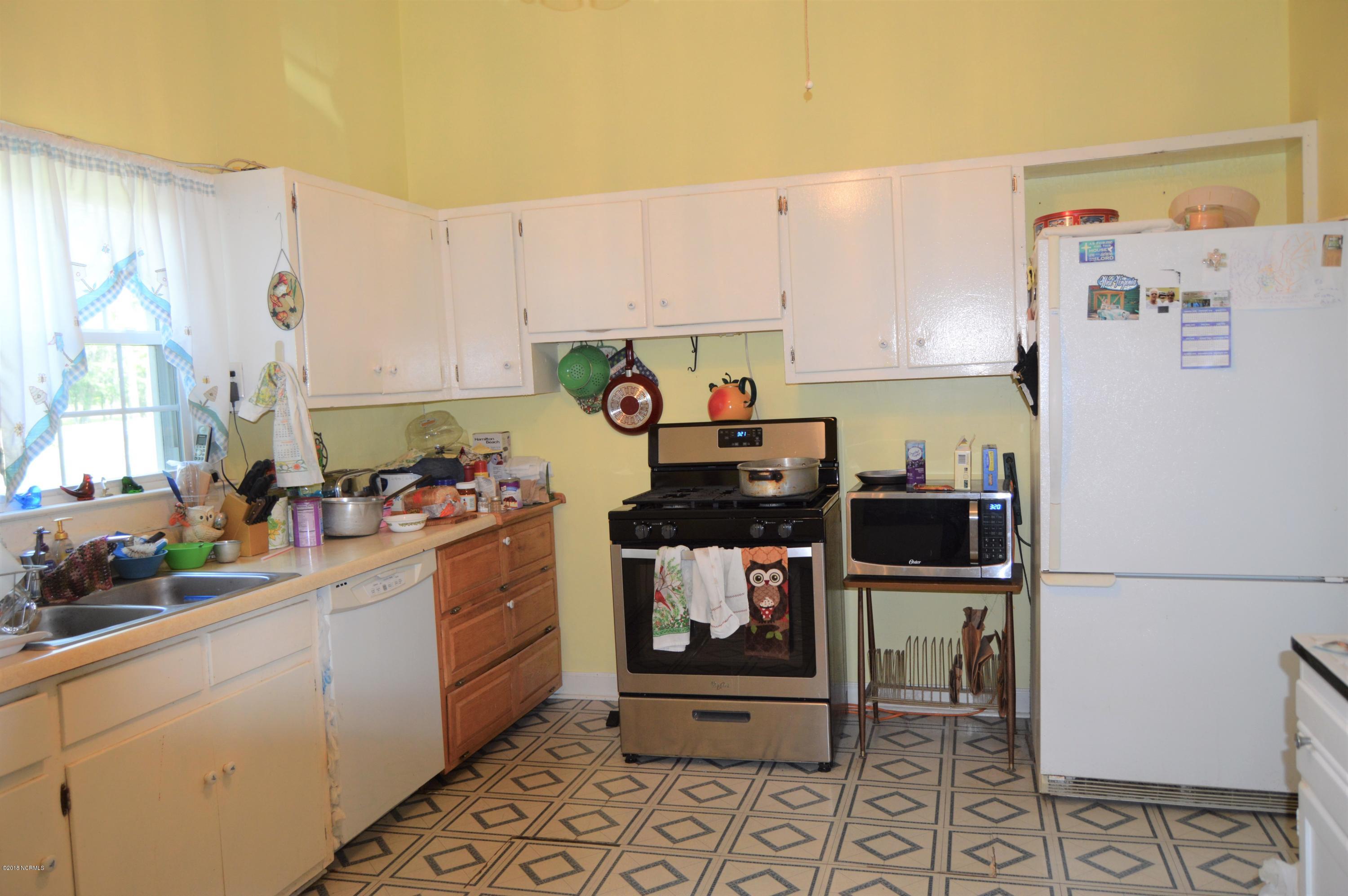 862 Clarks Landing Road Rocky Point, NC 28457 - Photo 9 of 29 kitchen