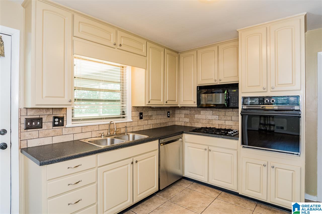 2412 Lester Lane Hoover, AL 35226 - Photo 12 of 37