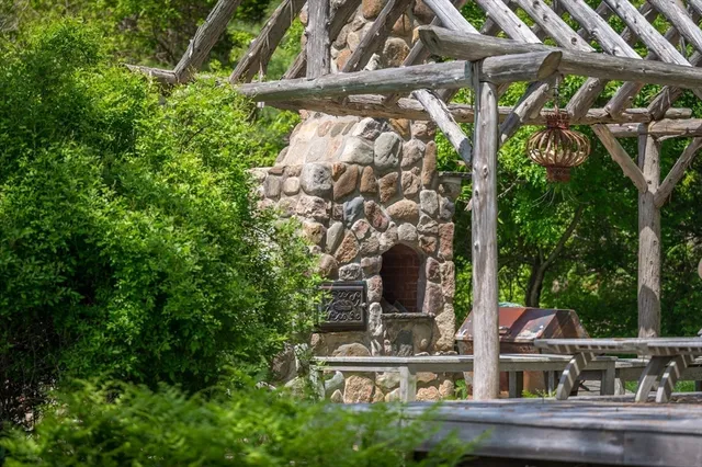 a view of house with a yard