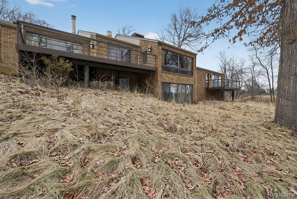 2551 Patterson Lake Road Pinckney, MI 48169 - Photo 16 of 95