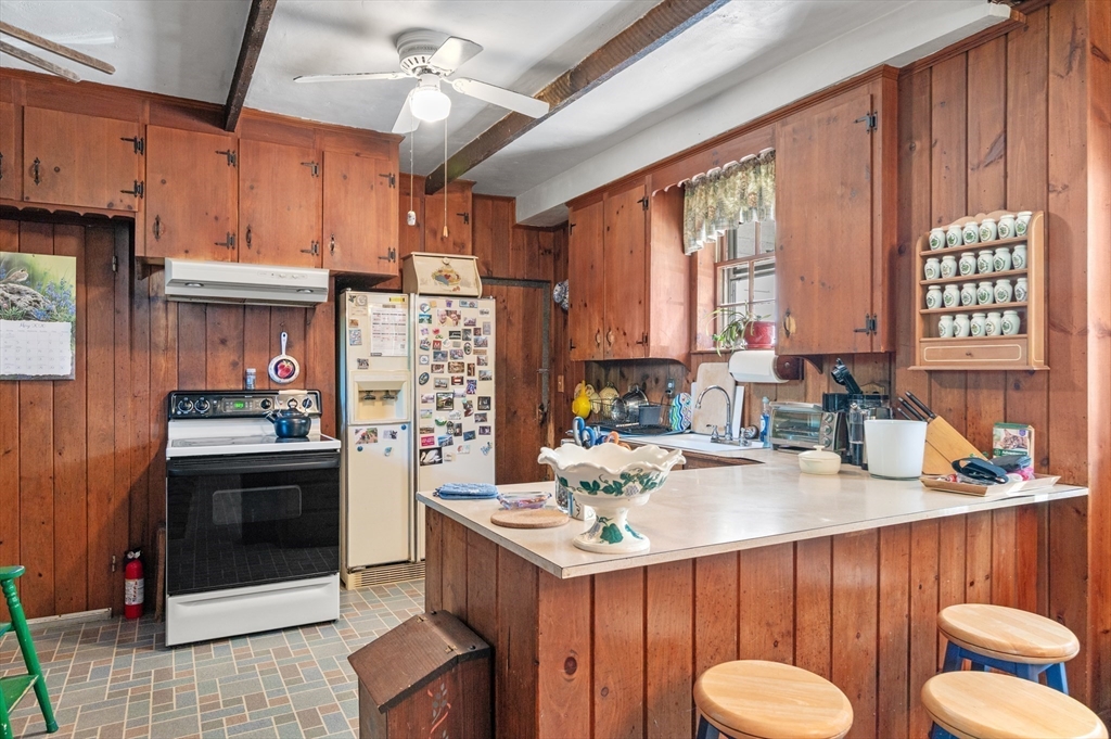 14 Poplar Street Danvers, MA 01923 - Photo 11 of 38