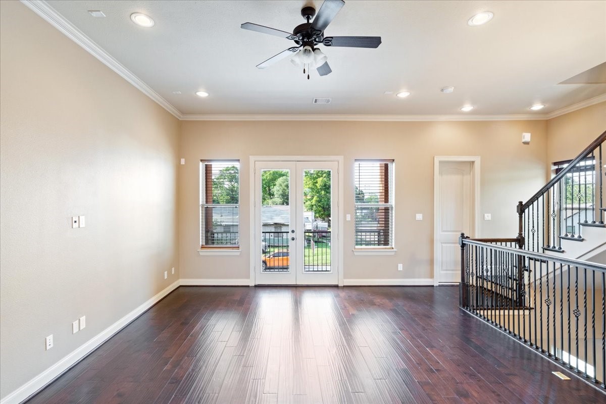 1516 Amundsen Street Houston, TX 77009 - Photo 8 of 32 an empty room with wooden floor and windows