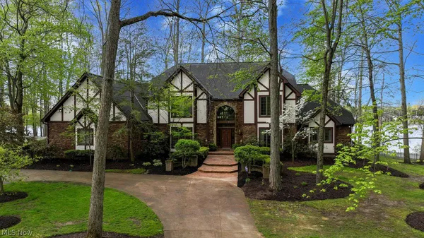 $1,095,000 | 3832 North Shore Drive, Akron, OH 44333