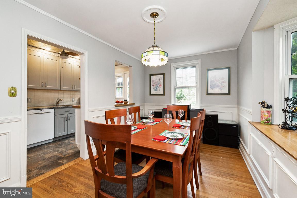 8336 Wyton Road Towson, MD 21286 - Photo 11 of 40 Large side bay window & window to rear