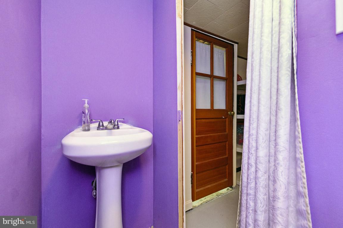 8336 Wyton Road Towson, MD 21286 - Photo 32 of 40 Lower level powder room