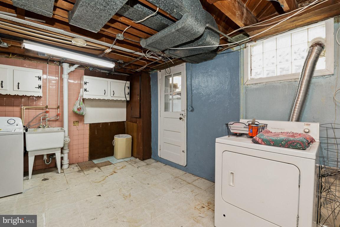 8336 Wyton Road Towson, MD 21286 - Photo 34 of 40 Exit walk up to rear yard