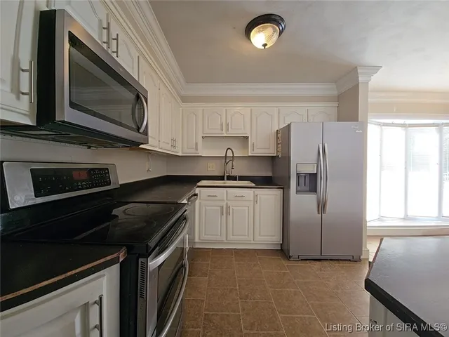 $370,000 | 130 East Eastern Hills Boulevard, Salem, IN 47167