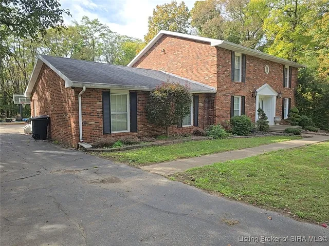 $370,000 | 130 East Eastern Hills Boulevard, Salem, IN 47167