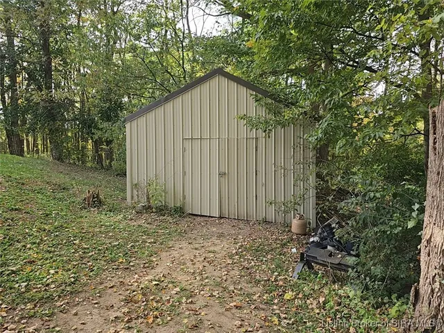 $370,000 | 130 East Eastern Hills Boulevard, Salem, IN 47167