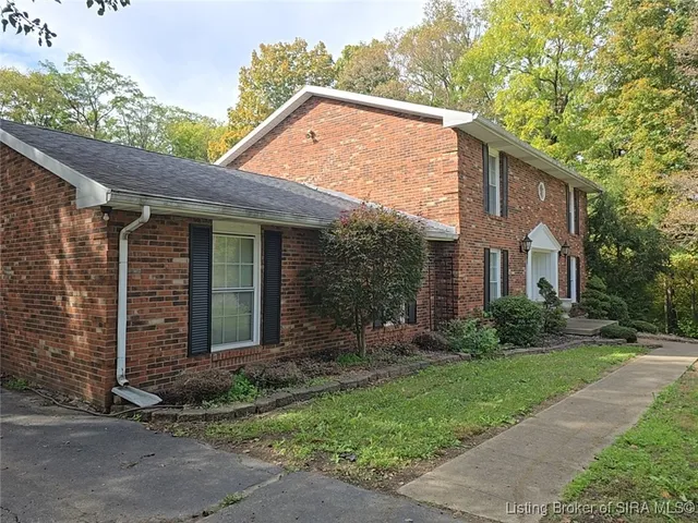 $370,000 | 130 East Eastern Hills Boulevard, Salem, IN 47167