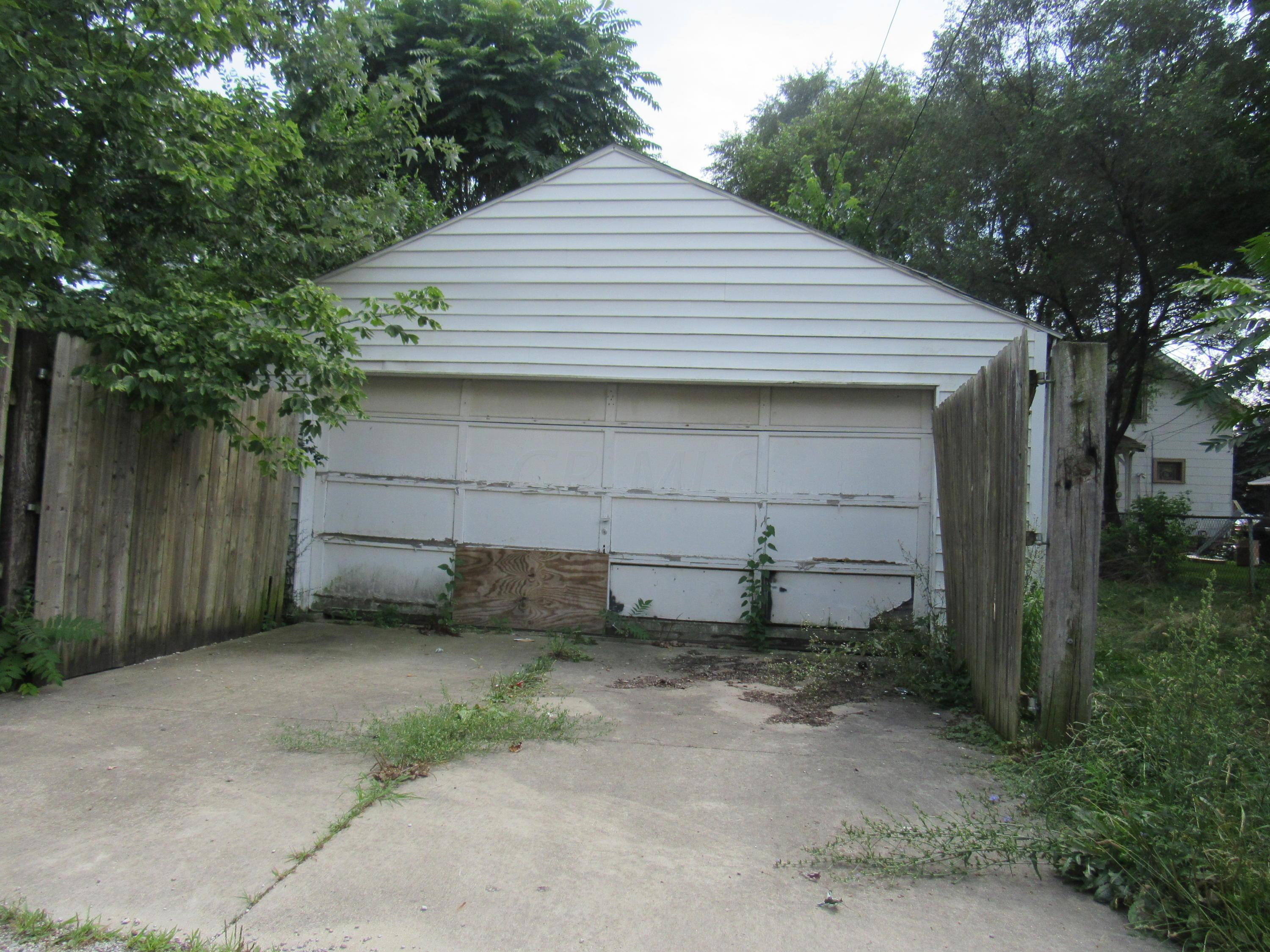 2480 Eakin Road Columbus, OH 43204 - Photo 3 of 14