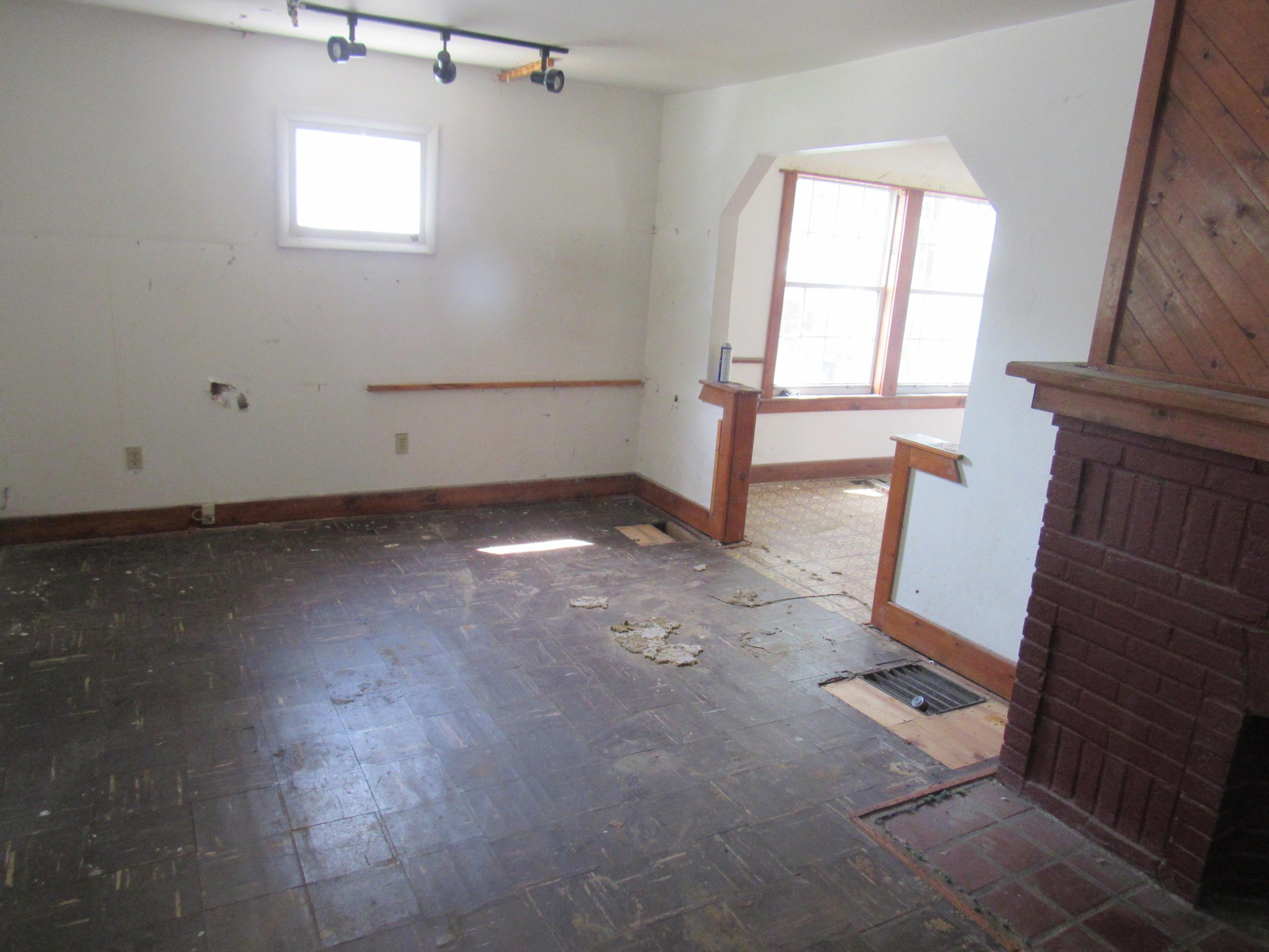 2480 Eakin Road Columbus, OH 43204 - Photo 4 of 14