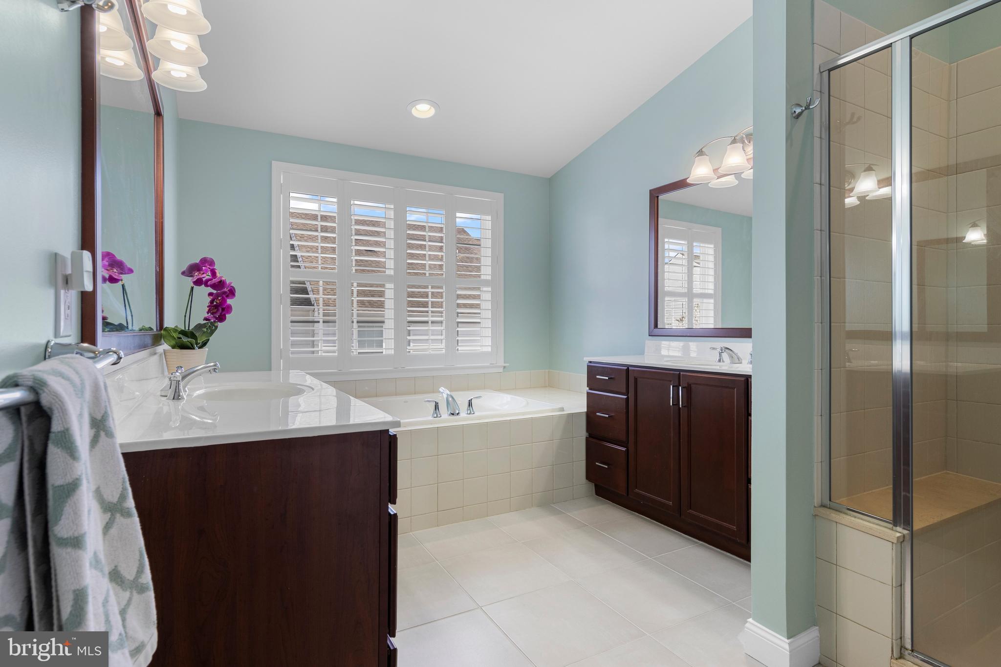 108 Jackdaw Alley Springfield, PA 19064 - Photo 17 of 30 Two Vanities