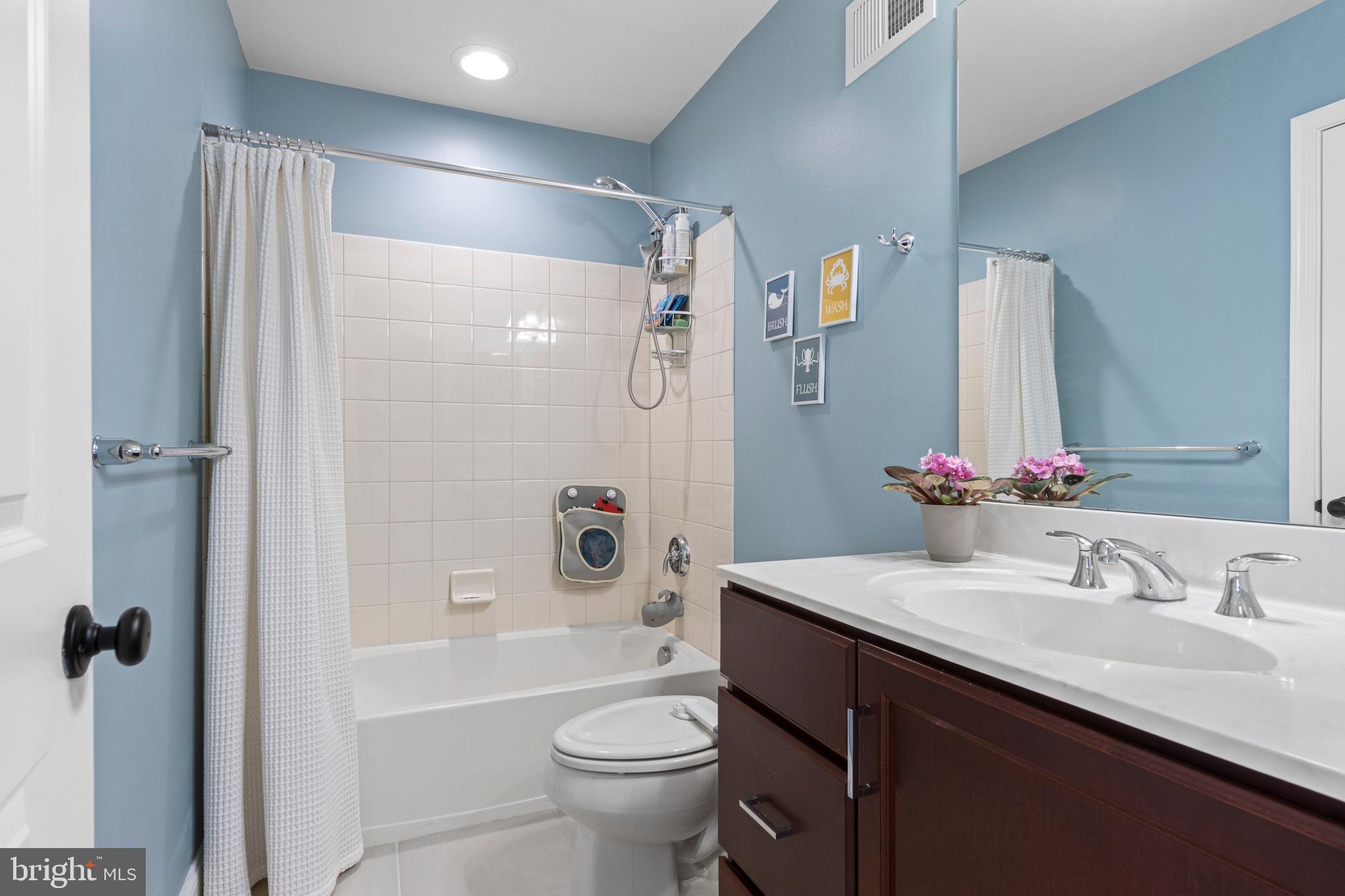 108 Jackdaw Alley Springfield, PA 19064 - Photo 20 of 30 Hall Bathroom