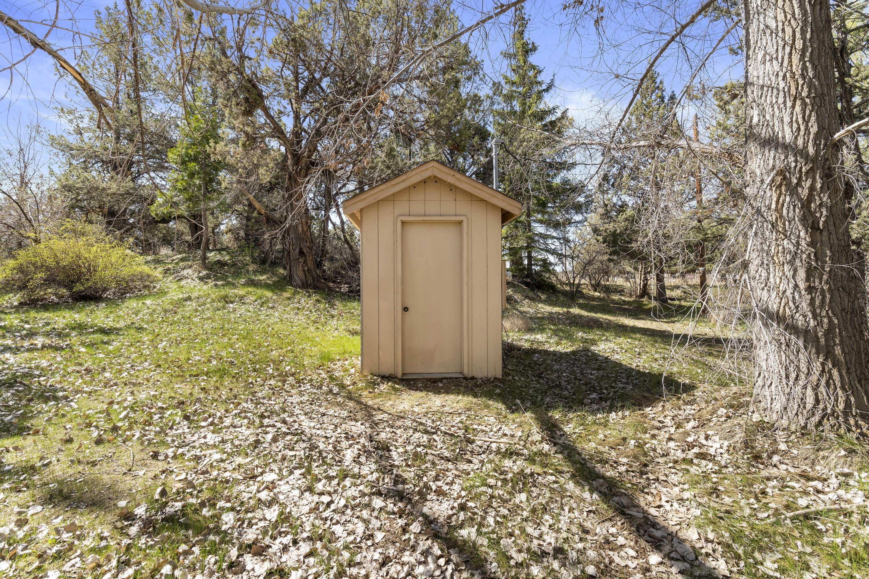 63681 Gentry Loop Bend, OR 97701 - Photo 33 of 42 33. Well Pump House