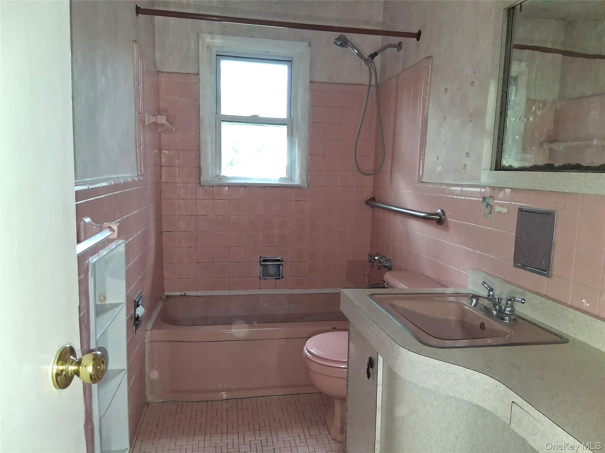 1036 Furth Road Valley Stream, NY 11581 - Photo 10 of 14